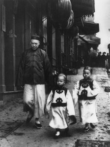 A family from the Consulate, San Francisco Chinatown, 1904. Creator: Arnold Genthe.