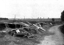 'L'immense champ de Bataille; abris que l'infanterie allemande s'etait construits a Chambry', 1914. Creator: Unknown.