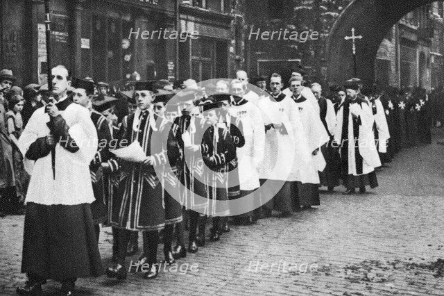 Chapel Royal choirboys in procession, Clerkenwell, London, 1926-1927. Artist: Unknown