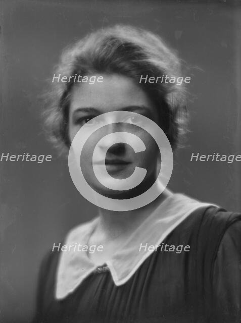Seymour, Ruth, Miss, portrait photograph, 1917 Apr. 2. Creator: Arnold Genthe.