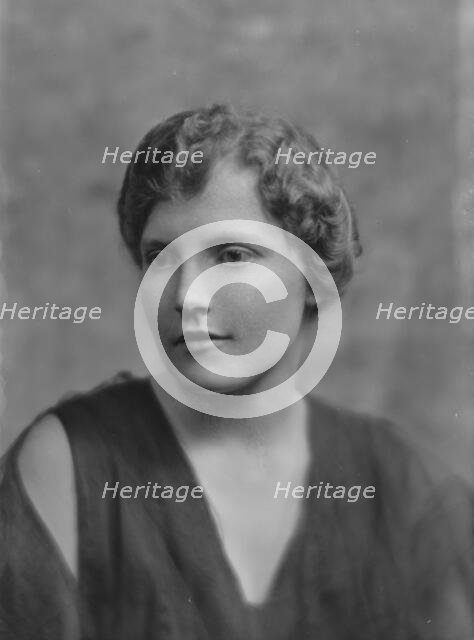 Whitley, Marion, Miss, portrait photograph, 1916. Creator: Arnold Genthe.