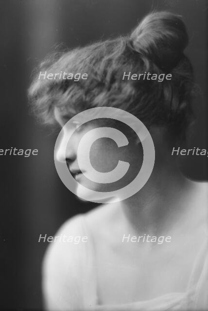 Rose, Miss, portrait photograph, 1915. Creator: Arnold Genthe.