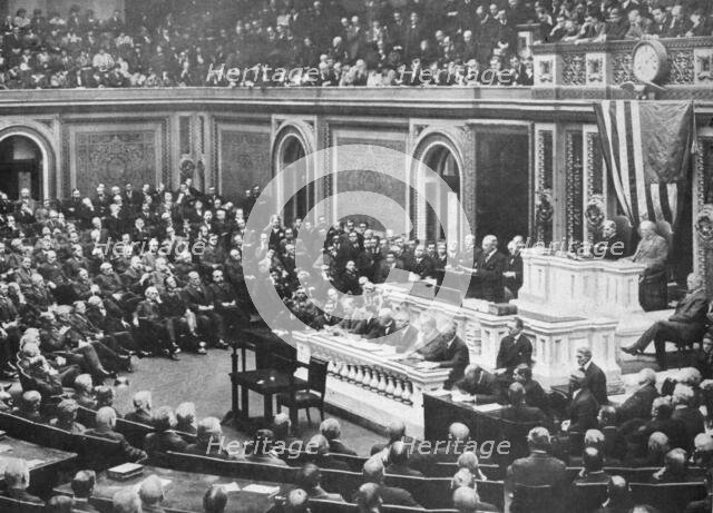'L'Avant-Guerre aux Etats-Unis; Le 3 fevrier 1917, la séance du Congres americain dans..., 1917. Creator: Unknown.