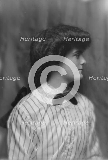 Scott, Beatrice, Miss, portrait photograph, 1912 May 3. Creator: Arnold Genthe.