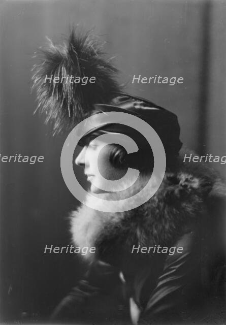 Gilbert, J., Miss, portrait photograph, 1917 Sept. 29. Creator: Arnold Genthe.