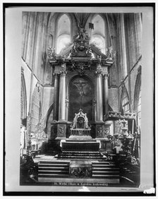 Wielki Oltarz w Katredrze krakowskiej, between 1910 and 1920. Creator: Harris & Ewing.