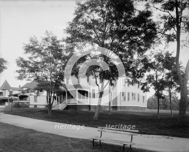 Manhanset Cottage, Shelter Island, N.Y., between 1900 and 1905. Creator: Unknown.