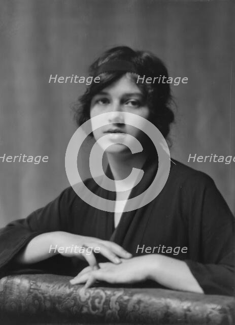 Williamson, W.F., Mrs. (Laura), portrait photograph, 1913 July 18. Creator: Arnold Genthe.