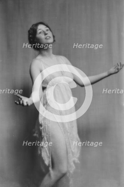 Florence Noyes dancers, between 1915 and 1918. Creator: Arnold Genthe.