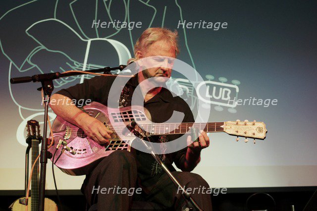 Mike Dowling, Crawley Blues Festival, Hawth, Crawley, West Sussex, Oct 2015. Artist: Brian O'Connor.