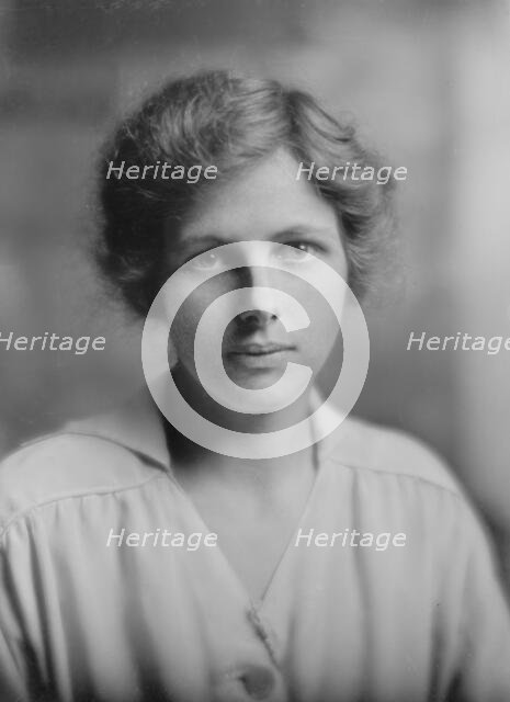 Van Vanger, E., Miss, portrait photograph, 1916 May 8. Creator: Arnold Genthe.