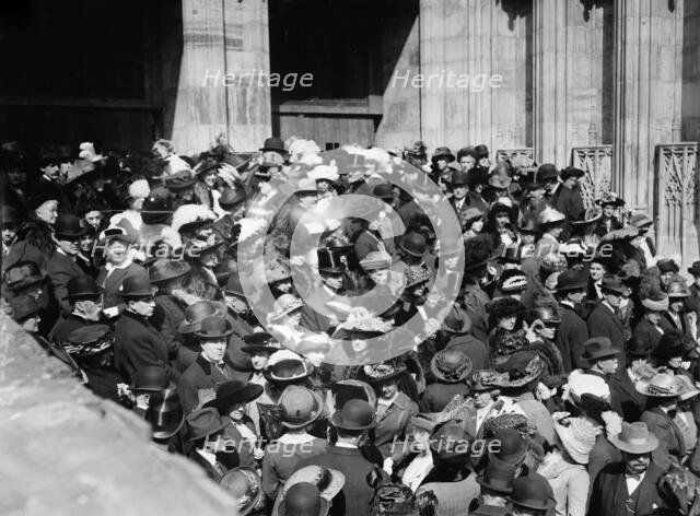 Easter - entering St. Thomas's, between c1910 and c1915. Creator: Bain News Service.