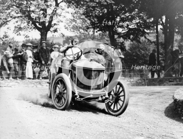 Algernon Guinness driving a Minerva in the Circuit des Ardennes, 1907. Artist: Unknown