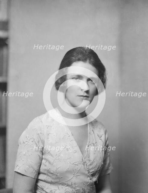Cross, Viola, Mrs., portrait photograph, between 1921 and 1923. Creator: Arnold Genthe.