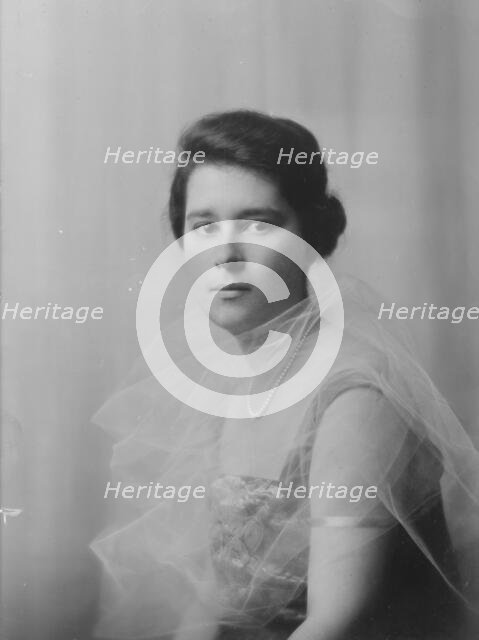 Joske, A., Mrs., portrait photograph, 1916. Creator: Arnold Genthe.