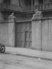 Lion Gate, New Orleans, between 1920 and 1926. Creator: Arnold Genthe.