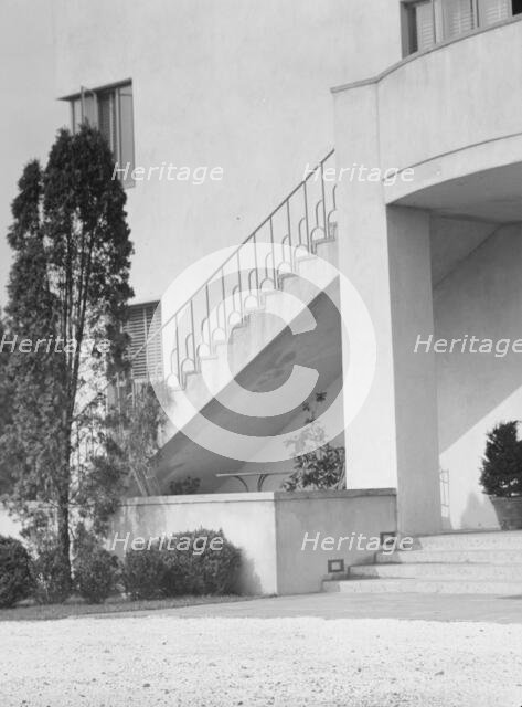 House at "The Shallows," property of Lucien Hamilton Tyng, Southampton, Long Island, 1931 Aug. Creator: Arnold Genthe.
