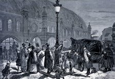 People around a new electrical lamppost in the train station of Friedrichstandt, engraving from 1…