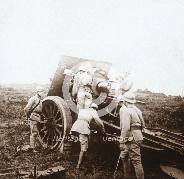 Howitzer battery, c1914-c1918. Artist: Unknown.