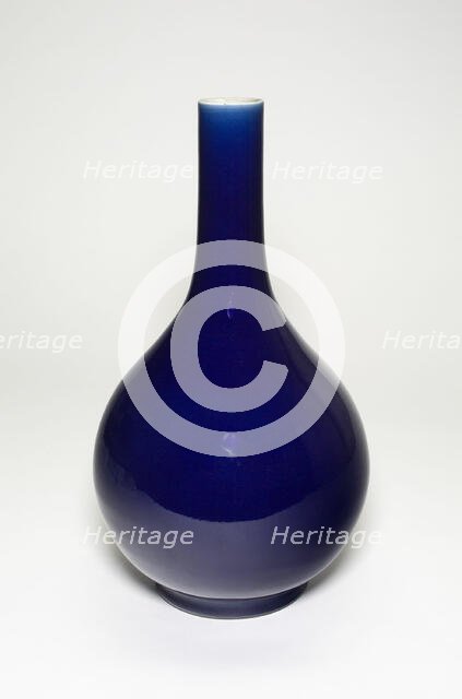 Bottle-Shaped Vase, Qing dynasty (1644-1911), 18th/19th century. Creator: Unknown.