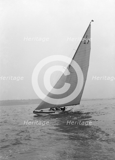 The 6 Metre 'Bubble' sailing upwind, 1914. Creator: Kirk & Sons of Cowes.
