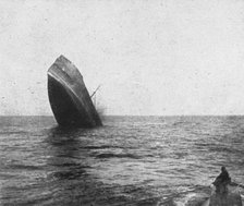 'Les sous-marins allemands a l'Oeuvre; Cargo piquant au fond par l'arriere', 1918. Creator: Unknown.