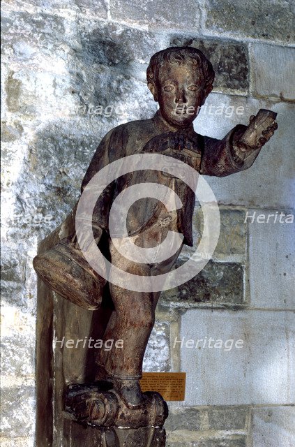 Figurehead called 'the Ninot', it depicts a boy with the appointment of nautical student in hand.