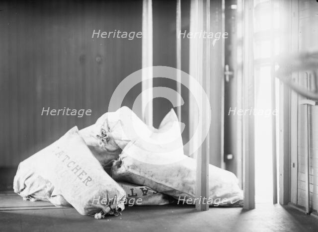 Post office Department, Hupp Auto Railway Service, 1912. Creator: Harris & Ewing.