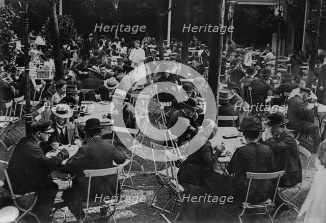 Berlin -- folk restaurant, between c1915 and c1920. Creator: Bain News Service.