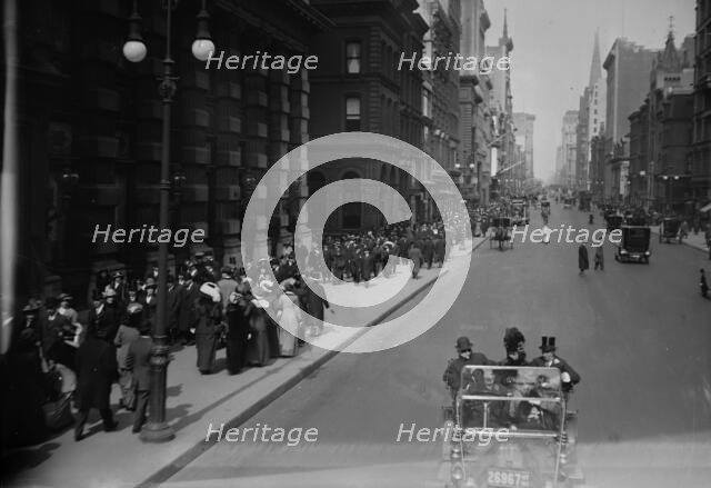 5th Ave. above 42d [i.e., 42nd] St. Sunday, 3/23/13, 1913. Creator: Bain News Service.