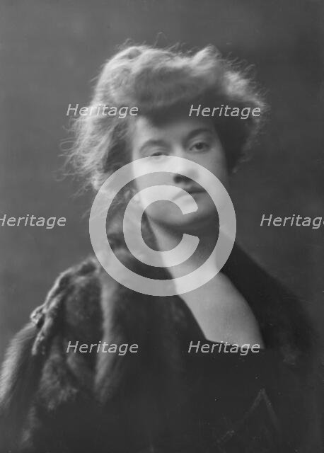 Mrs. M.L. Beaudrecue, portrait photograph, 1918 Feb. 16. Creator: Arnold Genthe.