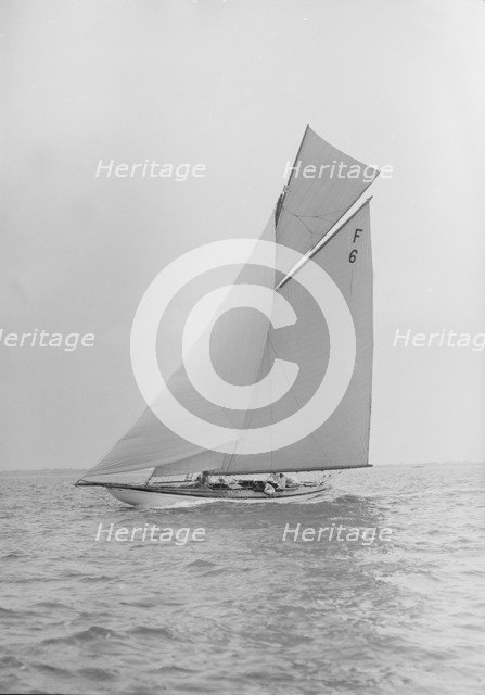 'Eleda', an International 10 Metre class sailing yacht, 1913. Creator: Kirk & Sons of Cowes.