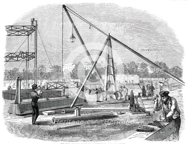 The Great Exhibition Building in Hyde Park - Unloading Girders, 1850. Creator: Unknown.
