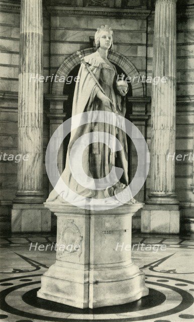 'Statue of Queen Victoria', 1925. Creator: Unknown.