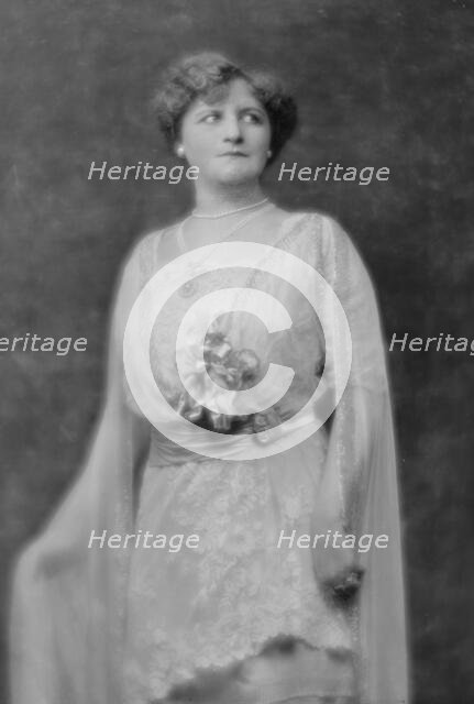 Carylna, Kathryn, Miss, portrait photograph, 1915. Creator: Arnold Genthe.