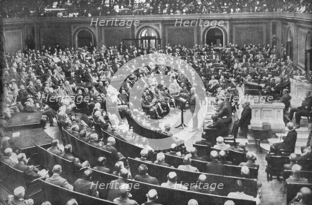'Le general Pershing au parlement American; devant le Senat et la Chambre des..., 1919. Creator: Underwood & Underwood.