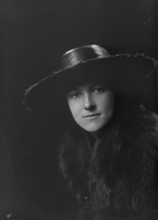 Miss Marianne Dozies, portrait photograph, 1919 Apr. 8. Creator: Arnold Genthe.