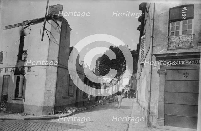 Rue Bellan [i.e., Bellon], Senlis, 1914. Creator: Bain News Service.