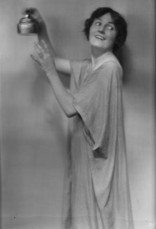 Woodruff, Eleanor, Miss, portrait photograph, 1914. Creator: Arnold Genthe.