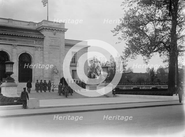 Woman's National Service School Under Woman's Section, Navy League, Massed On Steps of Pan..., 1917. Creator: Harris & Ewing.