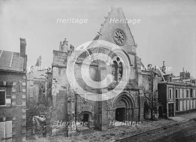 Roye - Facade of Church of St. Pierre, between c1915 and 1918. Creator: Bain News Service.