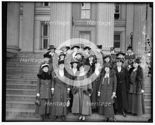 Woman's Liberty Loan Committee, between 1910 and 1920. Creator: Harris & Ewing.