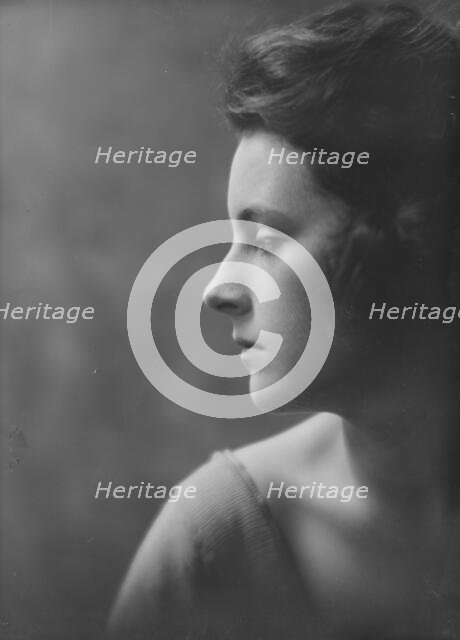 Campbell, Dorothy, Miss, portrait photograph, 1917 June 20. Creator: Arnold Genthe.