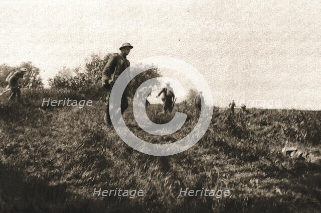 'Dans le bataille; les troupes americaines entrant dans le combat, le 4 juin 1918, au Nord..., 1918. Creator: Unknown.