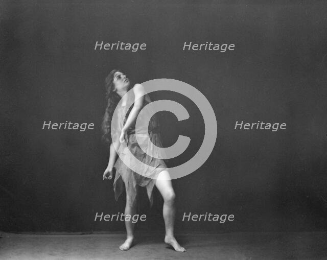 La Tour, Miss, 1919 June 25. Creator: Arnold Genthe.