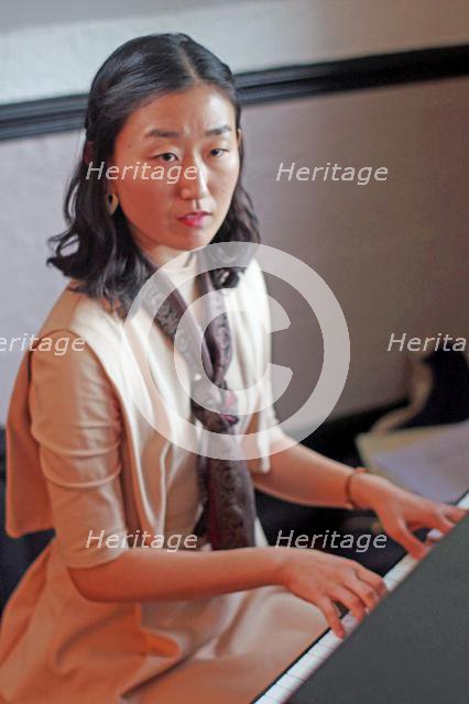 Jinjoo Yoo, Splash Point Jazz Club, Plough Inn, Rottingdean, East Sussex, UK, 17 May 2019.  Creator: Brian O'Connor.