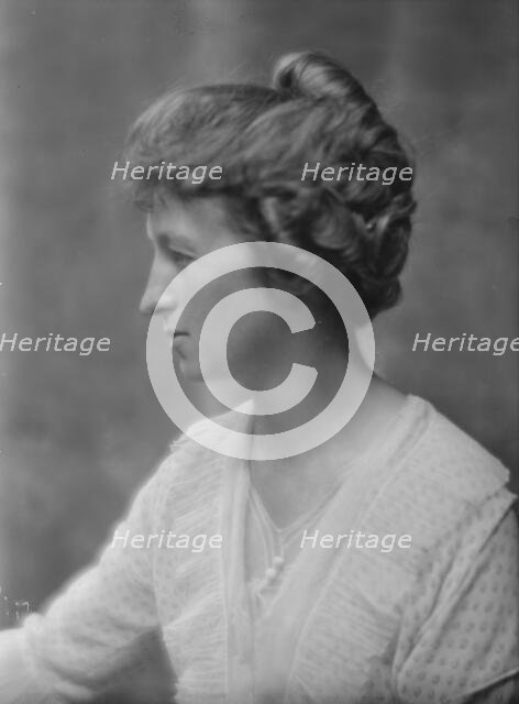 Mattison, N.D., Mrs., portrait photograph, 1914. Creator: Arnold Genthe.