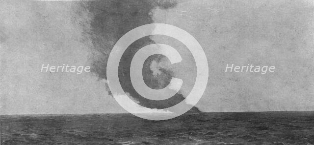 'La fin du Zeppelin "L7".-- l'explosion finale', 1916. Creator: Unknown.