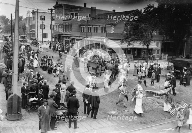 Suffrage pageant [L.I.], 1913. Creator: Bain News Service.