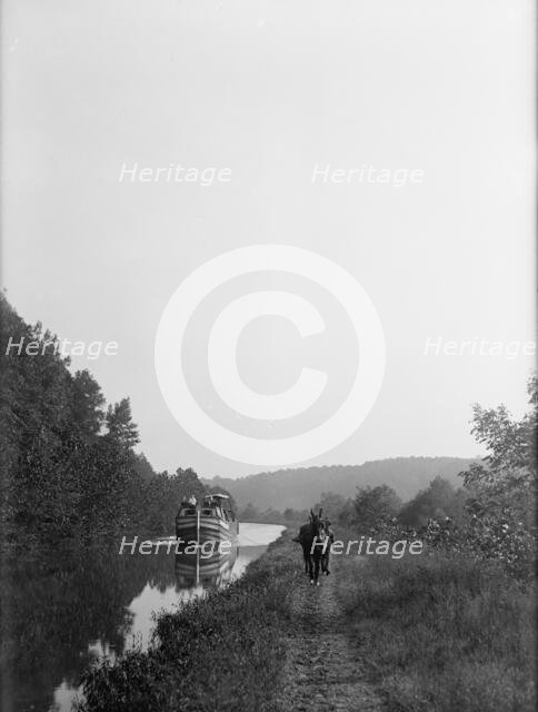 Chesapeake & Ohio Canal - Canal Boat, 1917. Creator: Harris & Ewing.